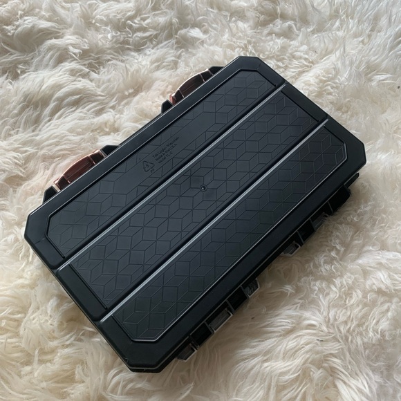 Glamour Lock Travel Case - Picture 6 of 6